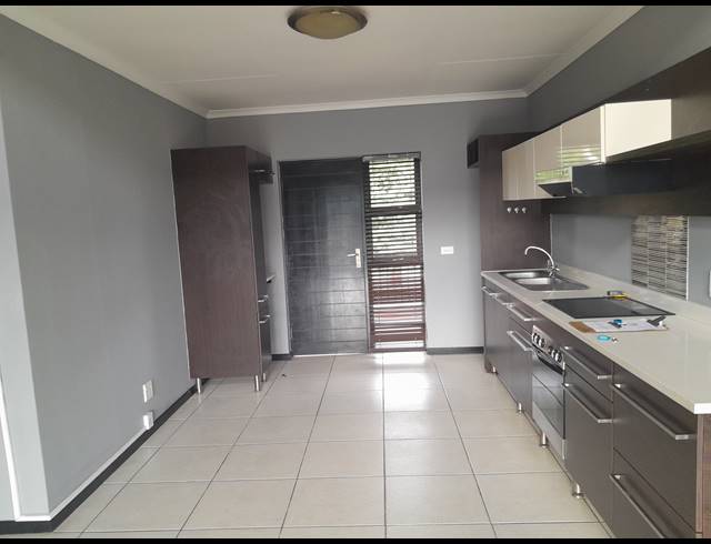 2 BEDROOM TOWNHOUSE FOR SALE IN GLENVISTA